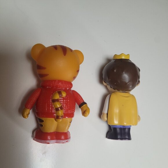 Daniel Tiger 2.5 inch figures set of two - Picture 2 of 3